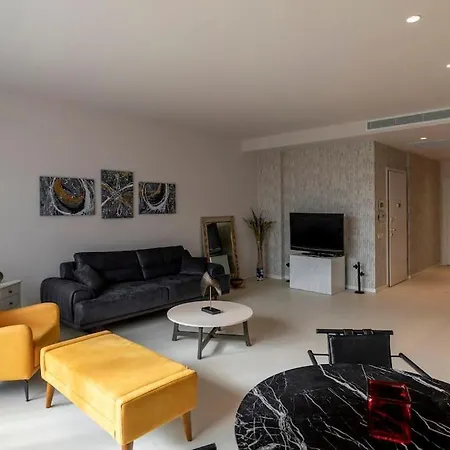 Stunning Duplex Flat With A Garden & Winter Patio