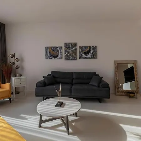 Stunning Duplex Flat With A Garden & Winter Patio Estambul
