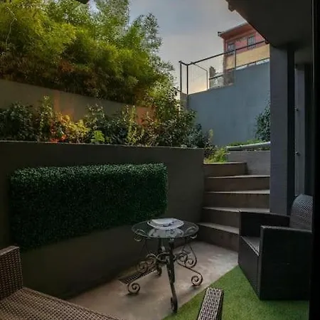 شقة Stunning Duplex Flat With A Garden & Winter Patio *