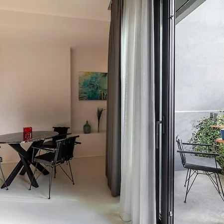 Stunning Duplex Flat With A Garden & Winter Patio Estambul