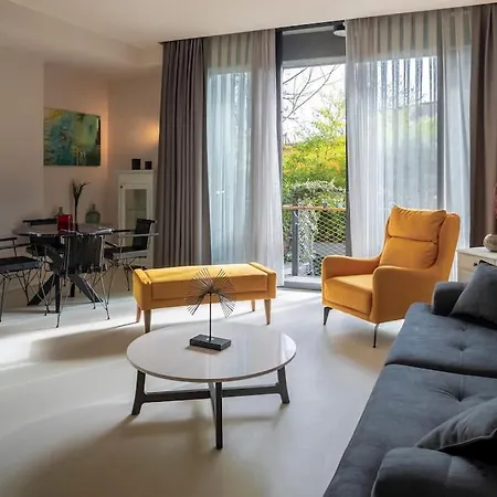 Stunning Duplex Flat With A Garden & Winter Patio