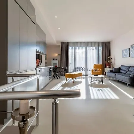 Stunning Duplex Flat With A Garden & Winter Patio Daire