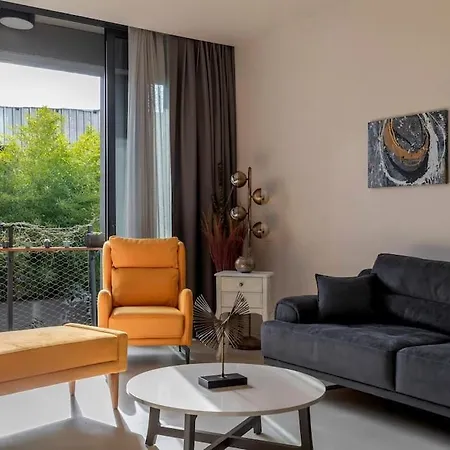 Stunning Duplex Flat With A Garden & Winter Patio Daire *
